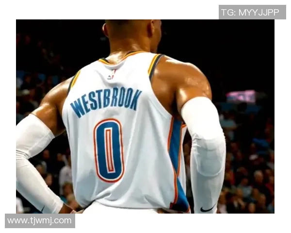 拉塞尔威斯布鲁克的篮球传奇与职业生涯的辉煌瞬间回顾